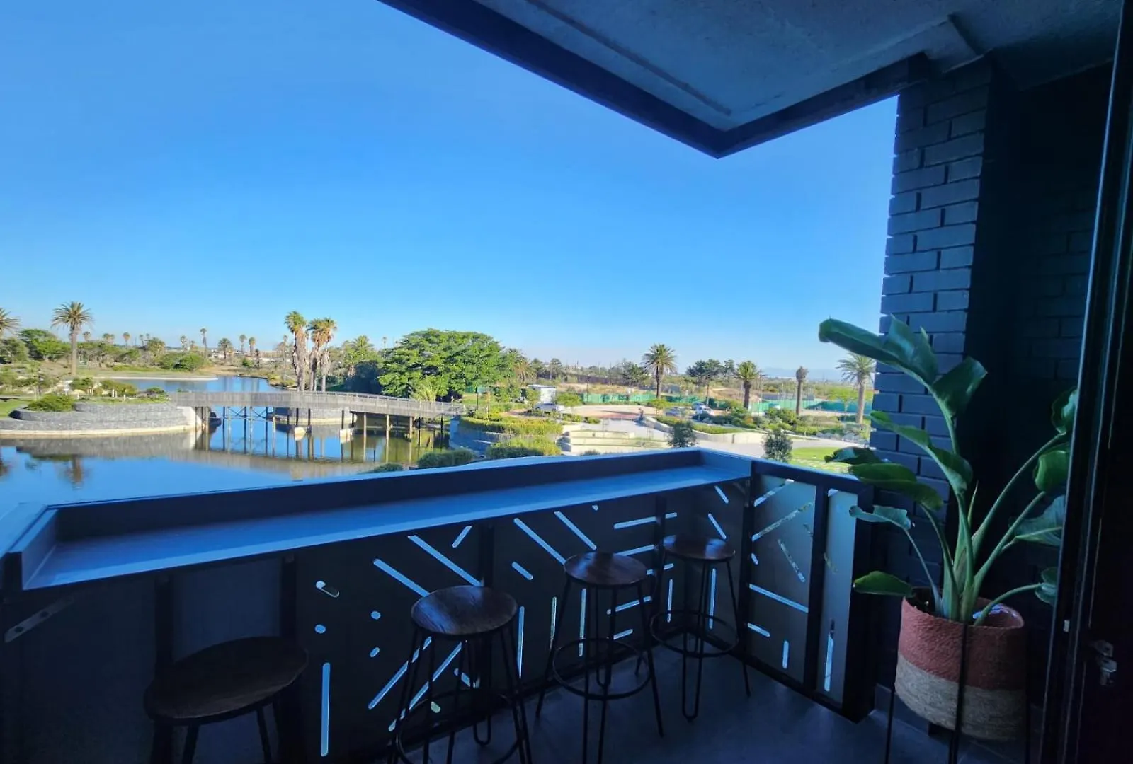 308 Bridgewater One - Two Bedroom Apartment With Park Views Cape Town