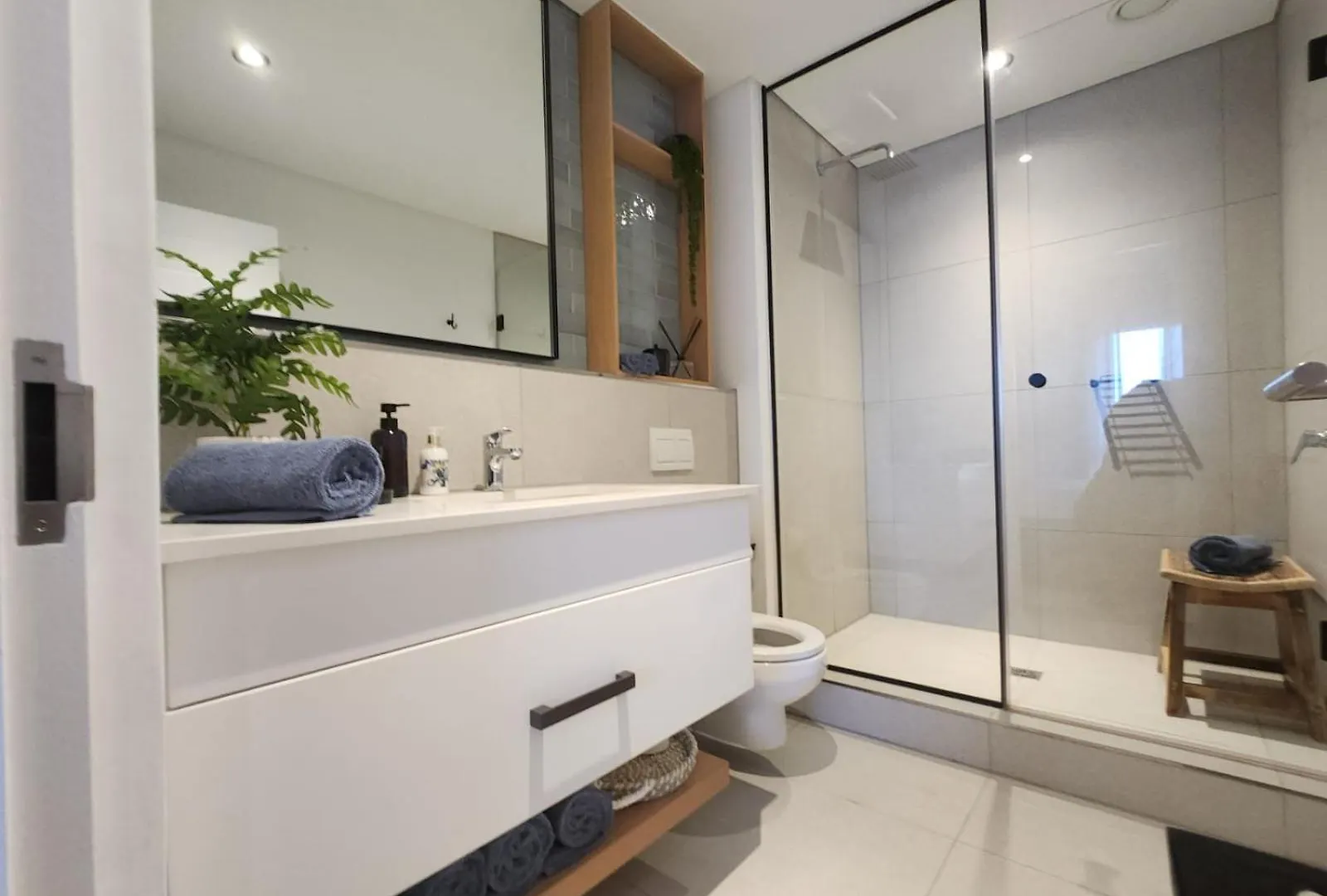 308 Bridgewater One - Two Bedroom Apartment With Park Views Cape Town 0*,  South Africa